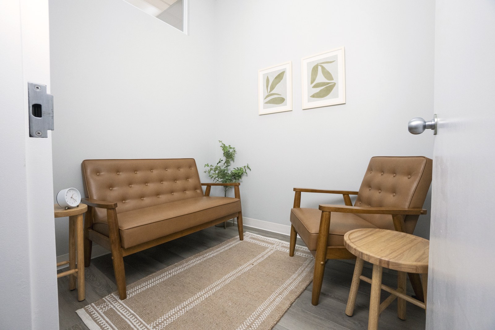 A calm therapy room with a leather sofa and natural light at Lincoln Park Therapy Group in Chicago