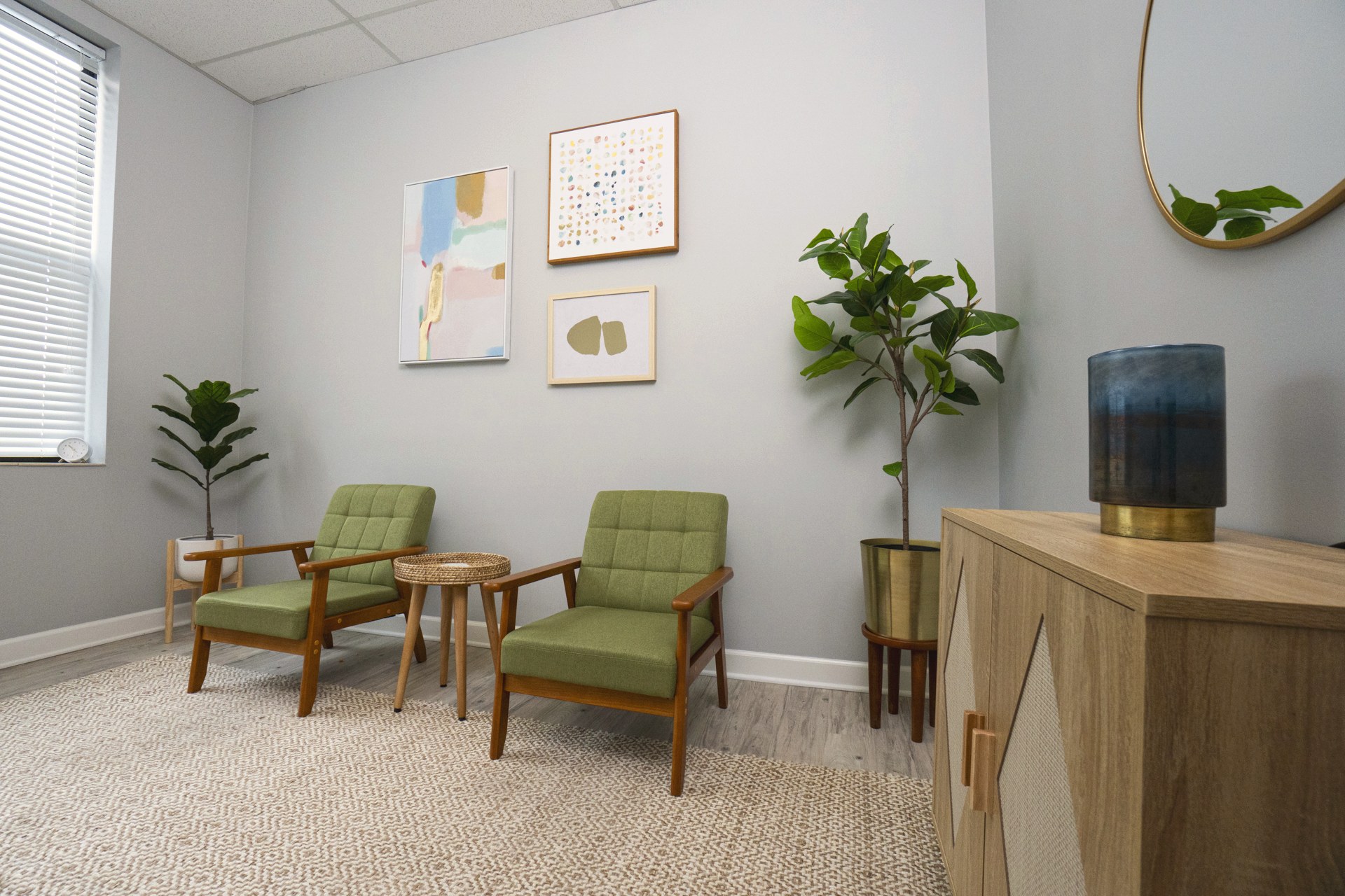 Therapy room with green armchairs and a plant at Lincoln Park Therapy Group in Chicago